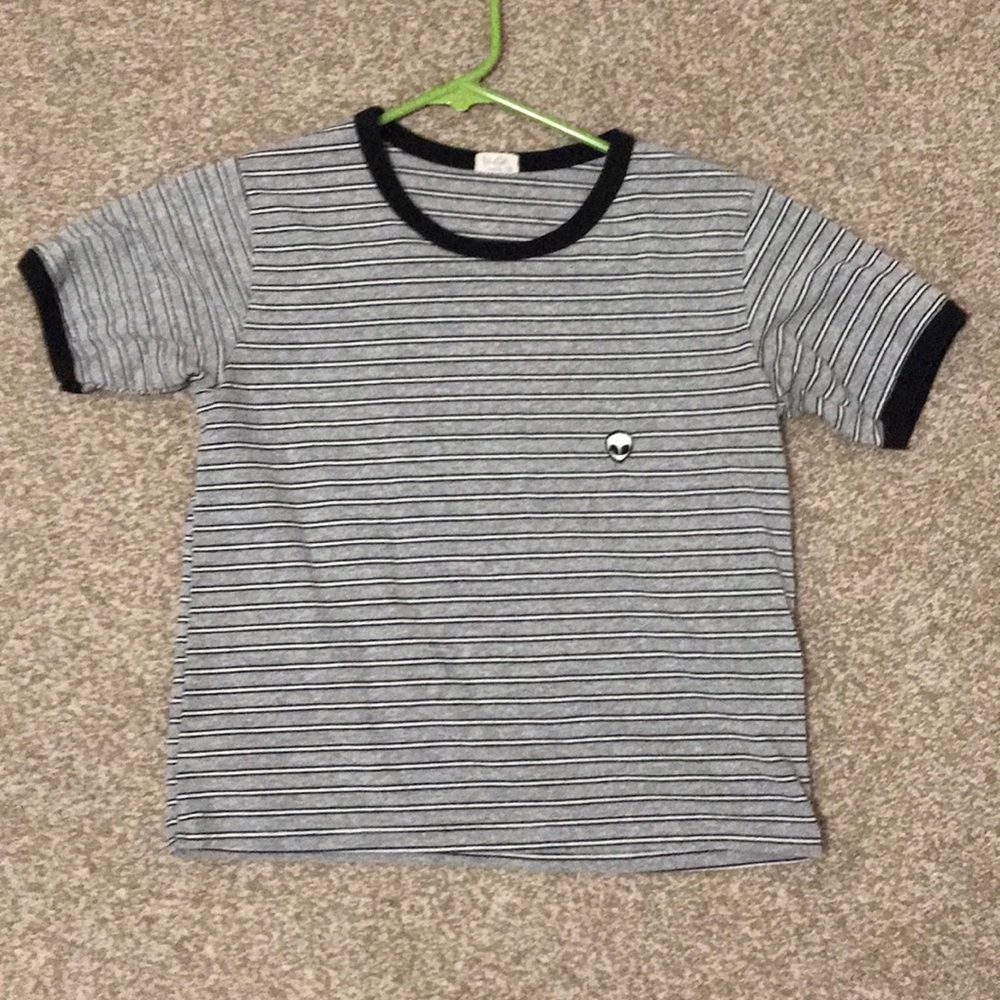 3/35✨ OG Brandy Melville Alien Crop Top